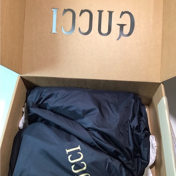 Men’s Authentic Gucci Shoe - Picture 6 of 13